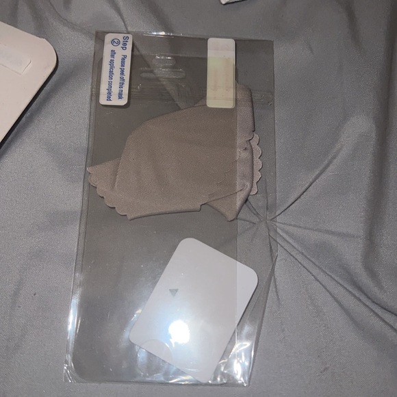 1 iPhone 5/S screen protector - Picture 2 of 2